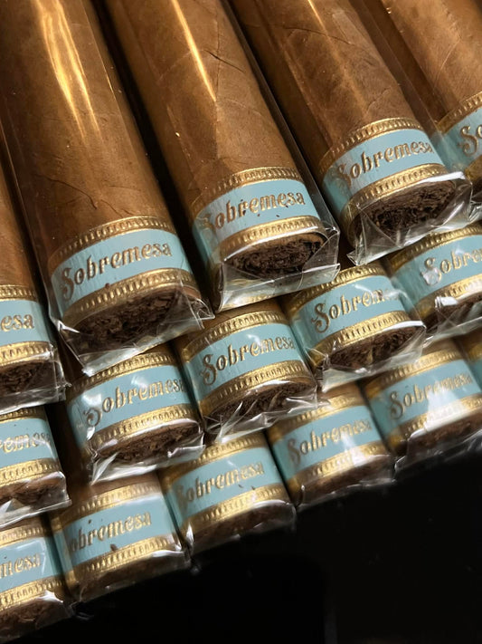 Dunbarton Sobremesa Brûlée Blue Grand Corona – Ultra-Smooth & Creamy Medium Smoke