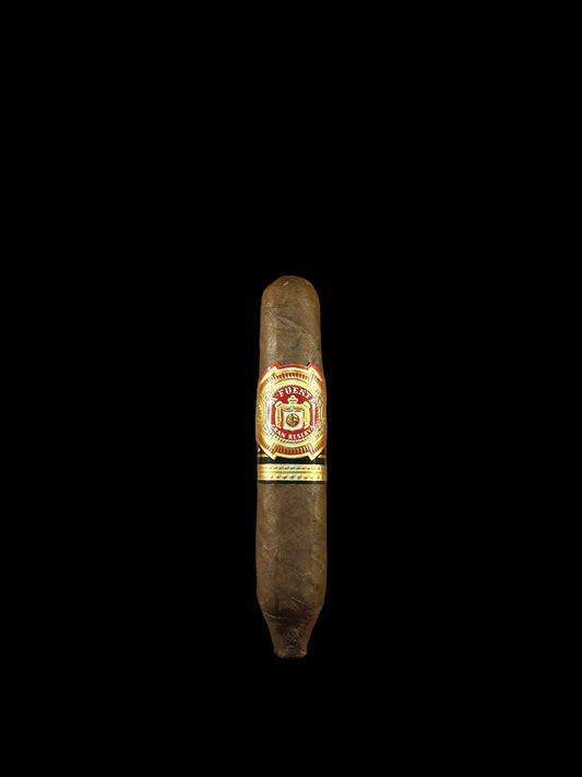 Arturo Fuente Hemingway Short Story (4 x 49) – Rich & Refined Medium Smoke