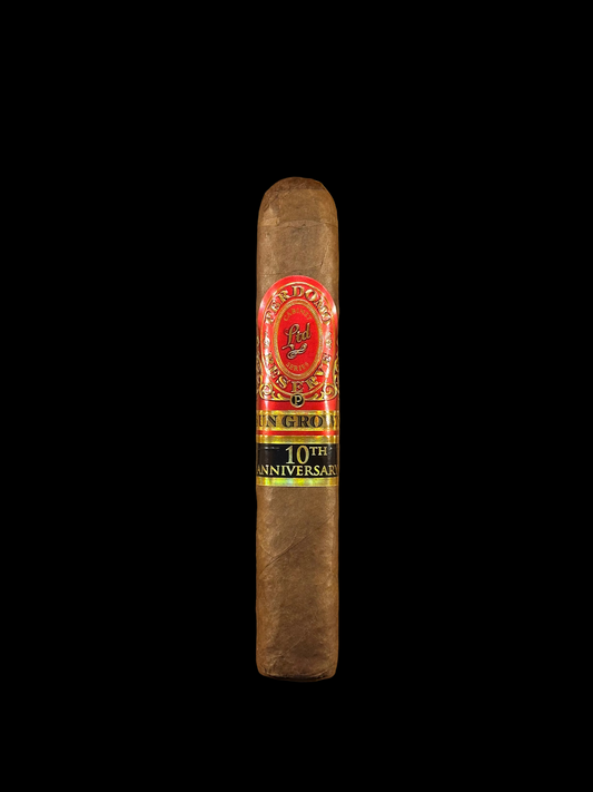 Perdomo 10th Anniversary Sun Grown Box-Pressed Robusto (5 x 54) – Rich & Balanced Medium to Full Smoke